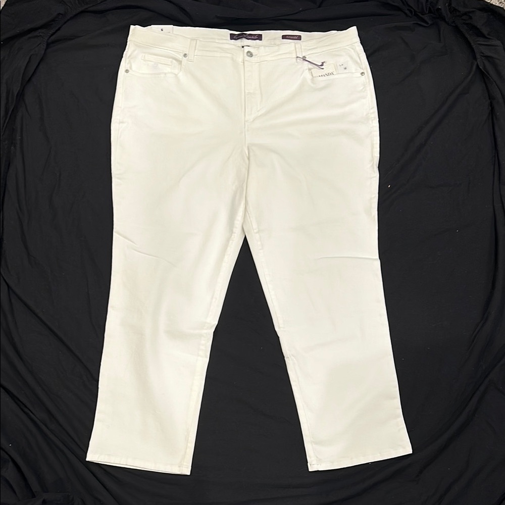 Gloria Vanderbilt Amanda Classic Rise Tapered Leg Pants-NWT. Vintage White